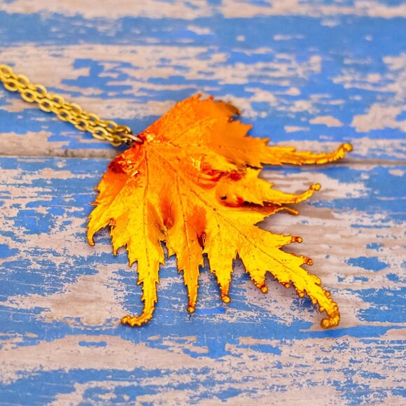 24 inch, Vintage Flame Autumn Maple Leaf Gold Tone Necklace - L32 - Picture 1 of 3